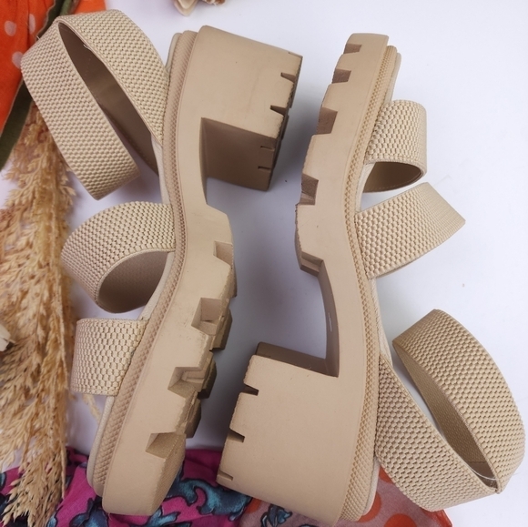 Arizona Chunky Platform Beige Strappy Sandals Sz 8 - Picture 7 of 10